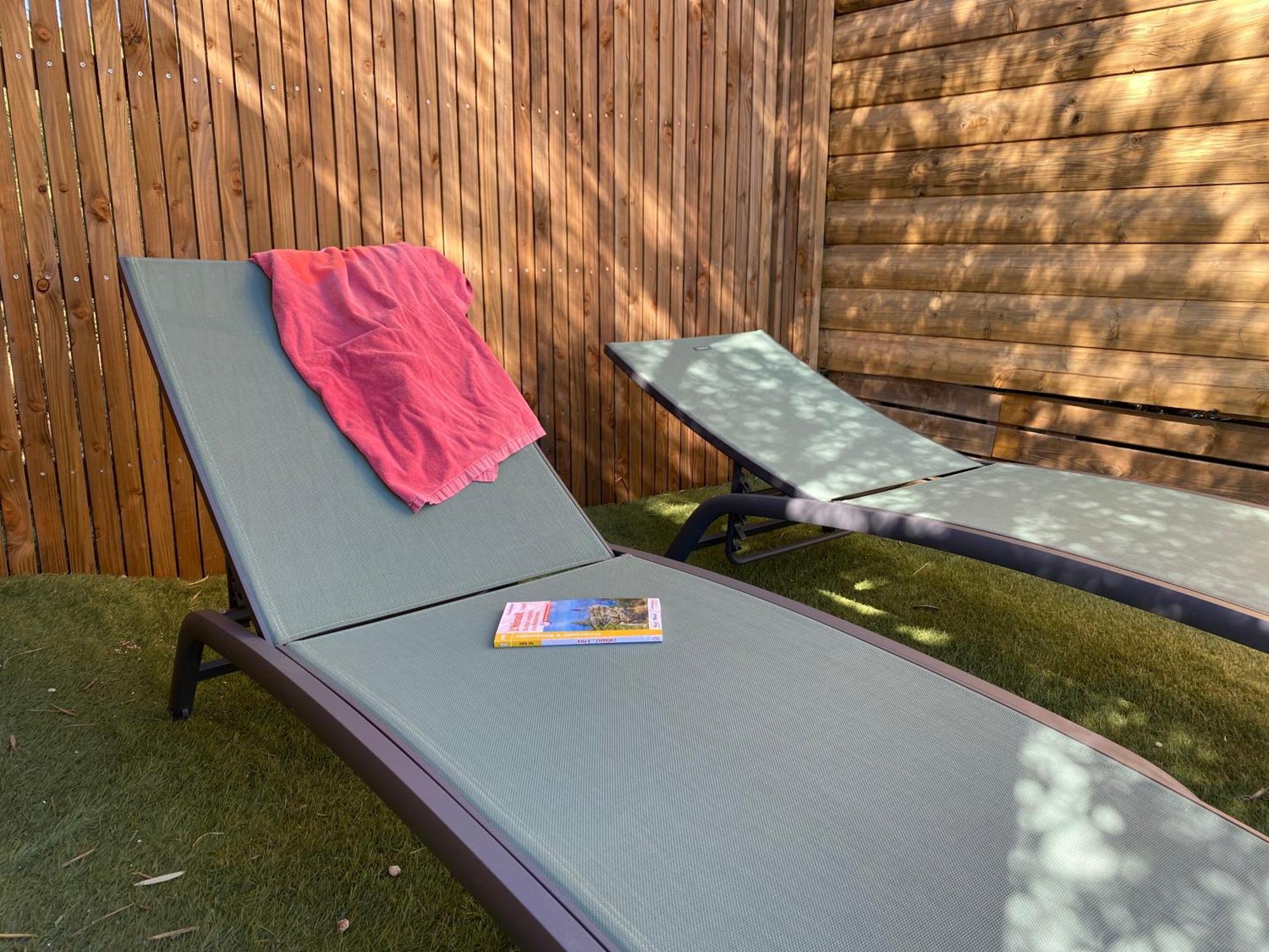 Camping Les Amandiers Castelnau-de-Guers 외부 사진